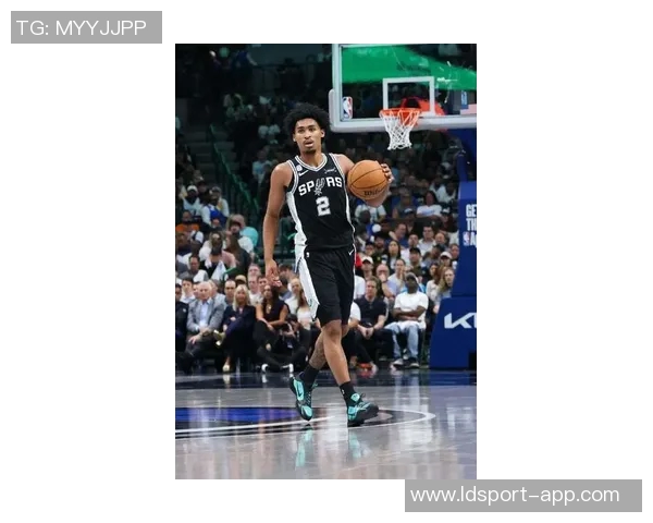 哈珀状态低迷全场11投仅中1仅得3分4篮板6助攻表现惨淡 哈珀状态低迷全场11投仅中1仅得3分4篮板6助攻表现惨淡