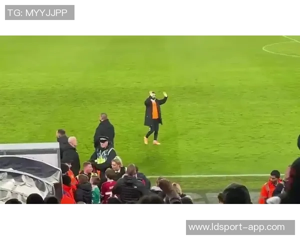 萨拉赫赛后绕场一周与球迷告别引发转会猜测 萨拉赫赛后绕场一周与球迷告别引发转会猜测