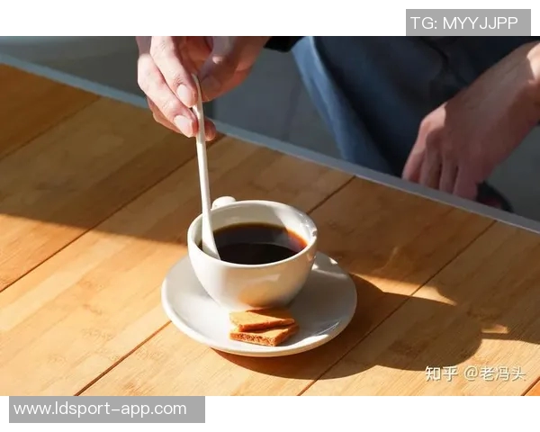 达洛特与C罗共享咖啡时光合影曝光成为最佳咖啡搭子