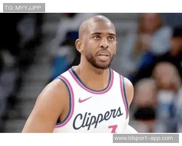 保罗现场观战快船与掘金激烈对决两支顶级球队的精彩较量