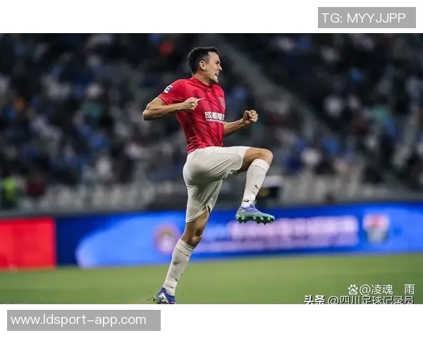 周定洋表示蓉城全队全力以赴争胜遗憾仅获一分 周定洋表示蓉城全队全力以赴争胜遗憾仅获一分