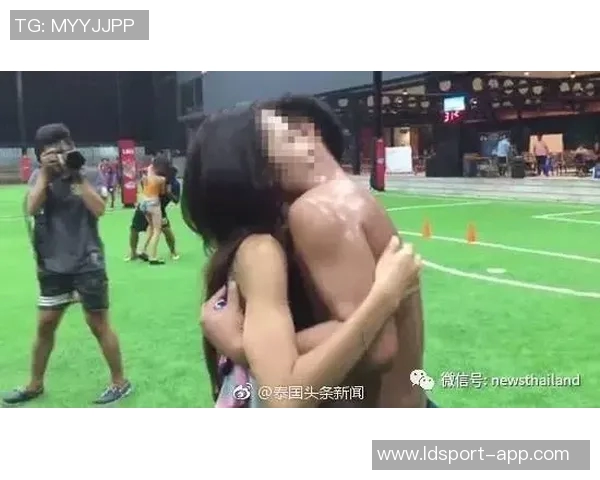 裸奔女郎19年后华丽转身成飞行员引发热议