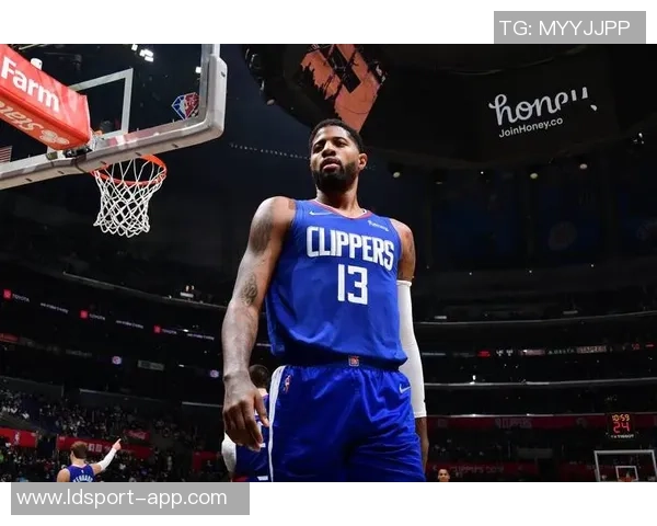 乔治半场表现出色8投4中贡献12分2篮板1抢断正负值高达12