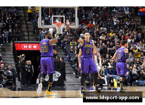 NBA湖人对阵老鹰：一场激烈角逐的巅峰对决